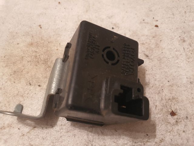 bontott TOYOTA AVENSIS T25 Irányjelző Relé