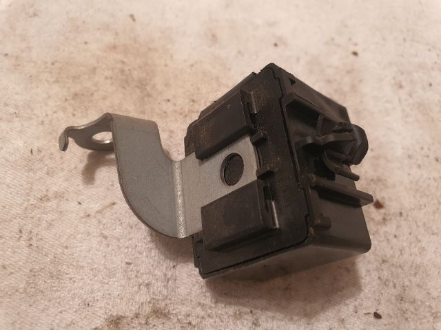 bontott TOYOTA AVENSIS T25 Irányjelző Relé