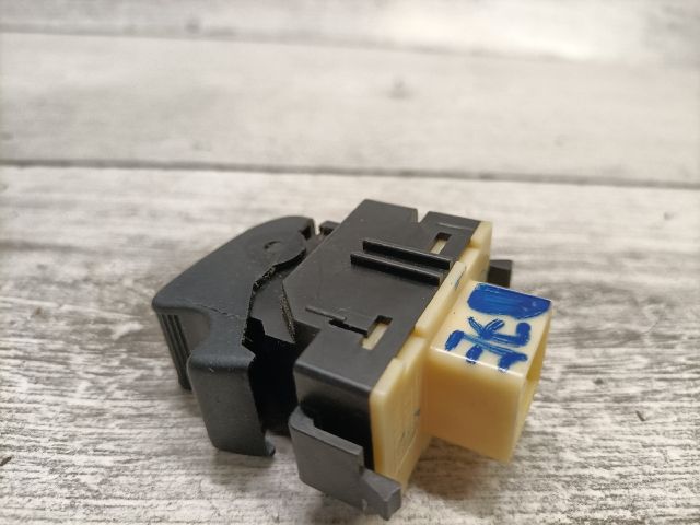 bontott TOYOTA AVENSIS T25 Jobb első Ablakemelő Kapcsoló