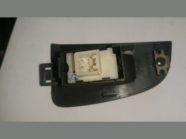 bontott TOYOTA AVENSIS T25 Jobb első Ablakemelő Kapcsoló