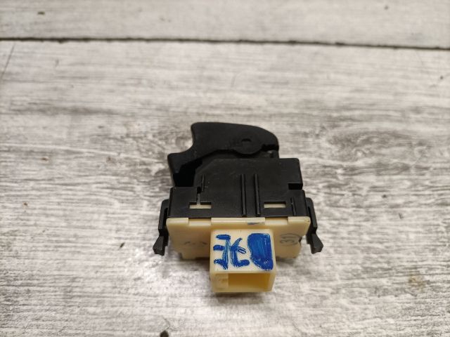 bontott TOYOTA AVENSIS T25 Jobb első Ablakemelő Kapcsoló