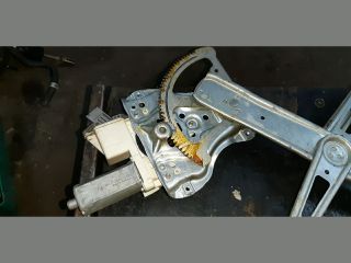 bontott TOYOTA AVENSIS T25 Jobb első Ablakemelő Szerkezet (Elektromos)