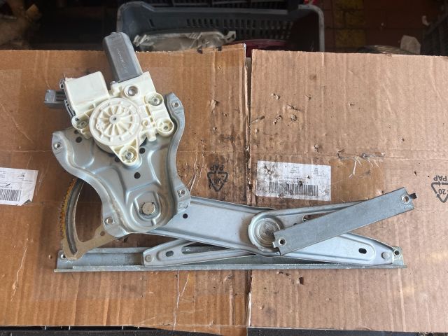 bontott TOYOTA AVENSIS T25 Jobb első Ablakemelő Szerkezet (Elektromos)