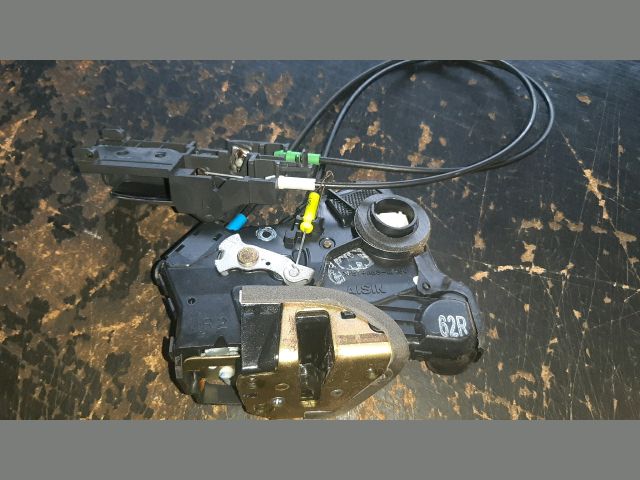 bontott TOYOTA AVENSIS T25 Jobb első Ajtózár