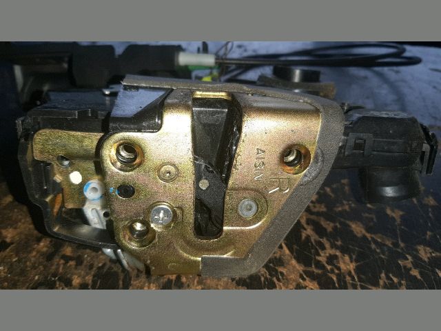 bontott TOYOTA AVENSIS T25 Jobb első Ajtózár