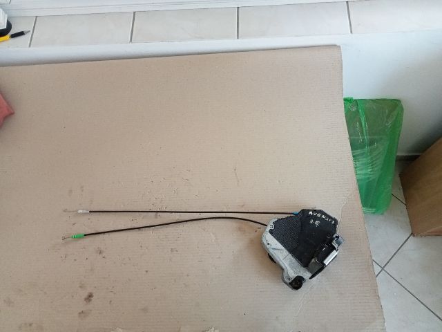 bontott TOYOTA AVENSIS T25 Jobb első Ajtózár