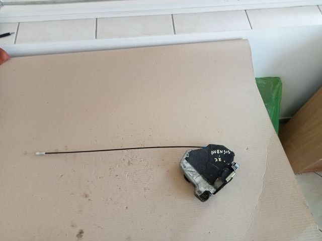 bontott TOYOTA AVENSIS T25 Jobb első Ajtózár