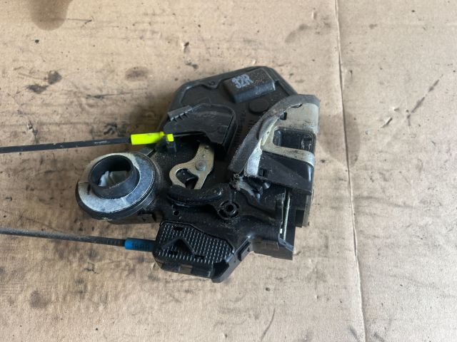 bontott TOYOTA AVENSIS T25 Jobb első Ajtózár