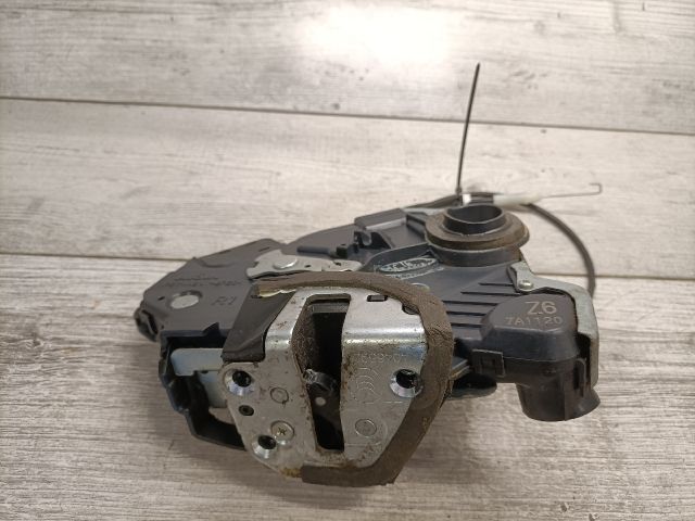 bontott TOYOTA AVENSIS T25 Jobb első Ajtózár