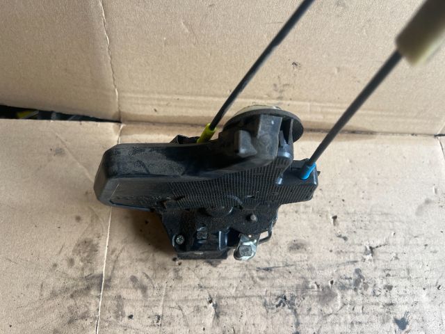 bontott TOYOTA AVENSIS T25 Jobb első Ajtózár