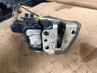 bontott TOYOTA AVENSIS T25 Jobb első Ajtózár