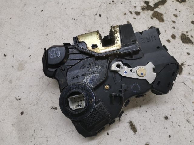 bontott TOYOTA AVENSIS T25 Jobb első Ajtózár