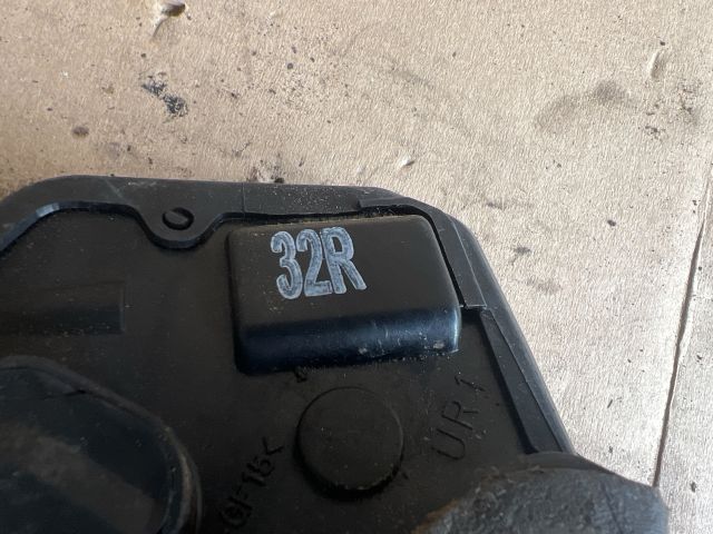 bontott TOYOTA AVENSIS T25 Jobb első Ajtózár