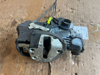 bontott TOYOTA AVENSIS T25 Jobb első Ajtózár