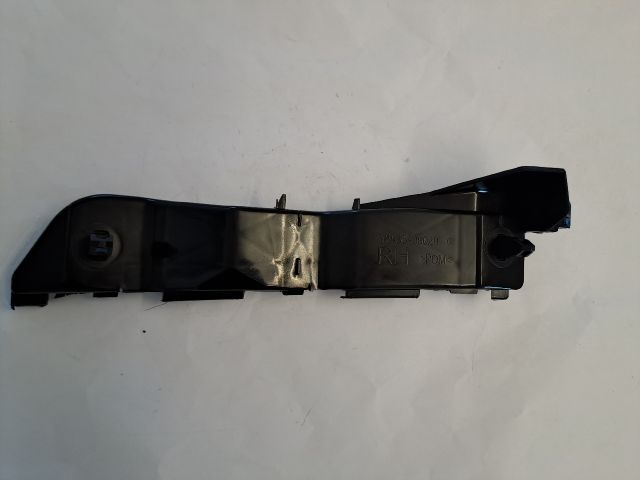 bontott TOYOTA AVENSIS T25 Jobb első Lökhárító Tartó (Műanyag)