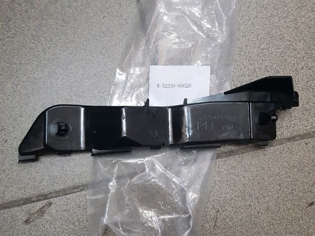 bontott TOYOTA AVENSIS T25 Jobb első Lökhárító Tartó (Műanyag)