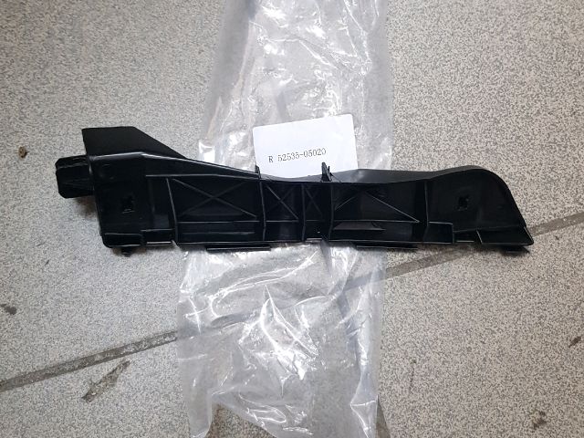 bontott TOYOTA AVENSIS T25 Jobb első Lökhárító Tartó (Műanyag)