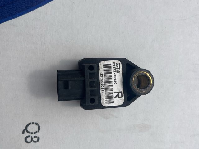 bontott TOYOTA AVENSIS T25 Jobb első Oldal Ütközés Érzékelő