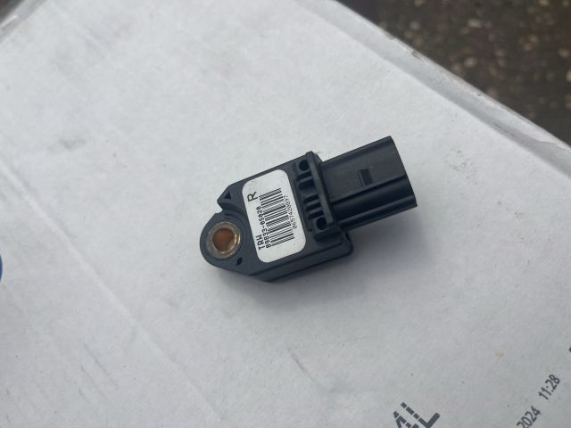 bontott TOYOTA AVENSIS T25 Jobb első Oldal Ütközés Érzékelő