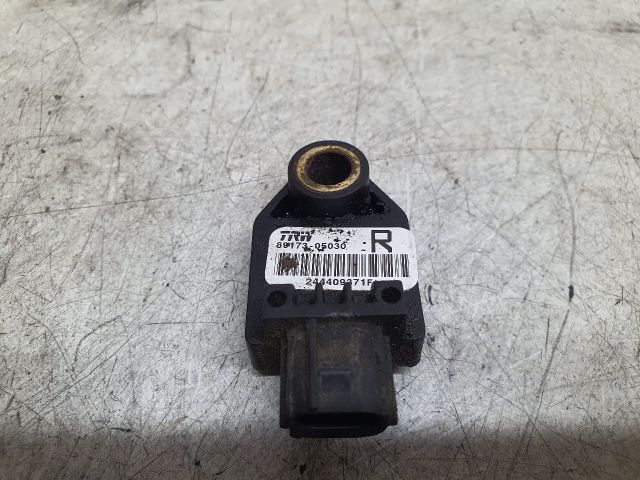 bontott TOYOTA AVENSIS T25 Jobb első Ütközés Érzékelő (Homlokfalon)