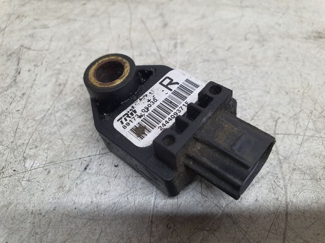 bontott TOYOTA AVENSIS T25 Jobb első Ütközés Érzékelő (Homlokfalon)