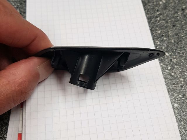 bontott TOYOTA AVENSIS T25 Jobb Fényszórómosó Fedél