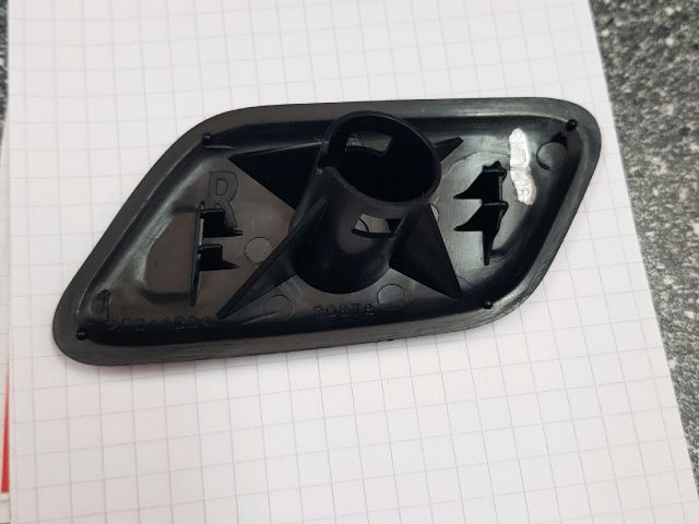 bontott TOYOTA AVENSIS T25 Jobb Fényszórómosó Fedél