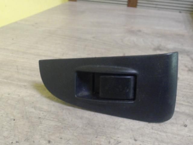 bontott TOYOTA AVENSIS T25 Jobb hátsó Ablakemelő Kapcsoló