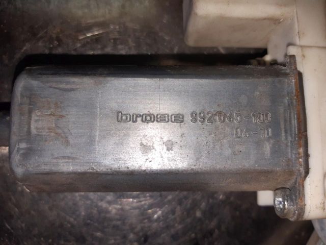 bontott TOYOTA AVENSIS T25 Jobb hátsó Ablakemelő Szerkezet (Elektromos)