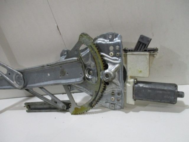 bontott TOYOTA AVENSIS T25 Jobb hátsó Ablakemelő Szerkezet (Elektromos)