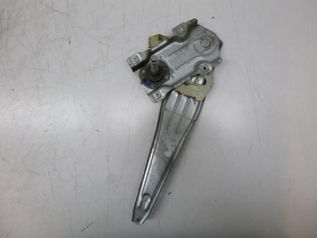 bontott TOYOTA AVENSIS T25 Jobb hátsó Ablakemelő Szerkezet (Mechanikus)