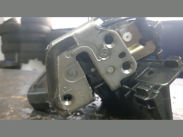 bontott TOYOTA AVENSIS T25 Jobb hátsó Ajtózár