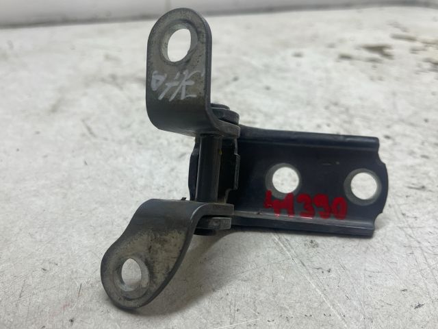 bontott TOYOTA AVENSIS T25 Jobb hátsó Alsó Zsanér