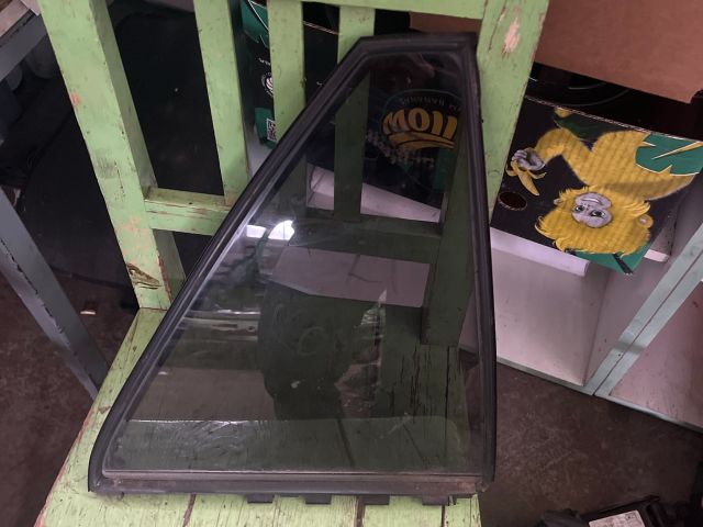 bontott TOYOTA AVENSIS T25 Jobb hátsó Fixüveg (Ajtóban)