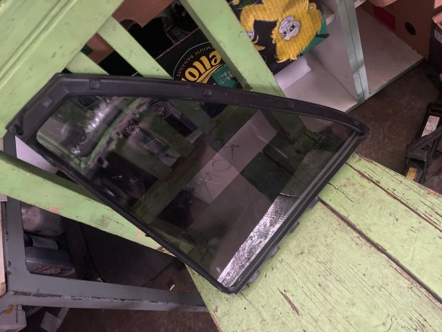 bontott TOYOTA AVENSIS T25 Jobb hátsó Fixüveg (Ajtóban)