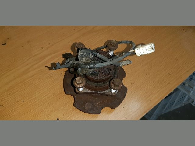 bontott TOYOTA AVENSIS T25 Jobb hátsó Kerékagy