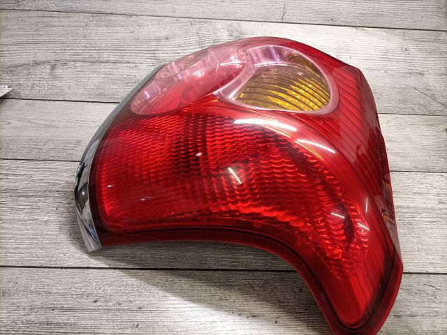 bontott TOYOTA AVENSIS T25 Jobb Hátsó Lámpa