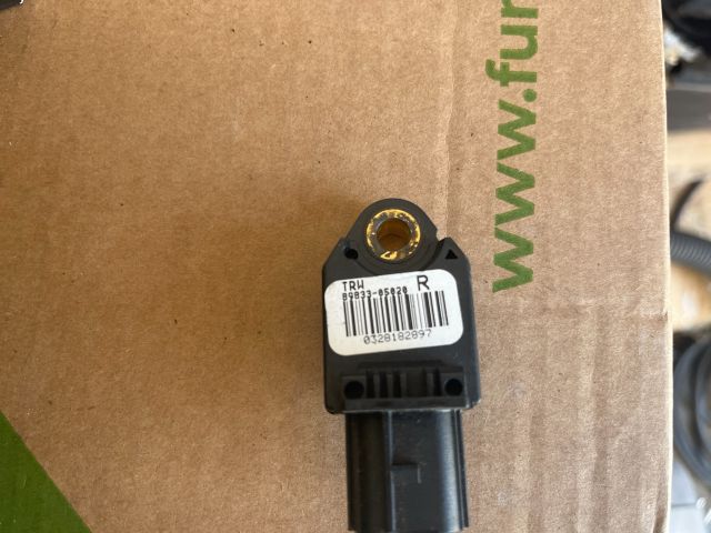 bontott TOYOTA AVENSIS T25 Jobb hátsó Oldal Ütközés Érzékelő