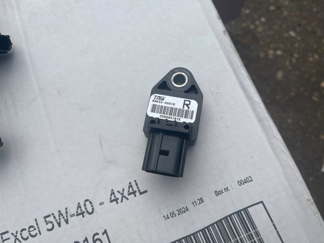 bontott TOYOTA AVENSIS T25 Jobb hátsó Oldal Ütközés Érzékelő