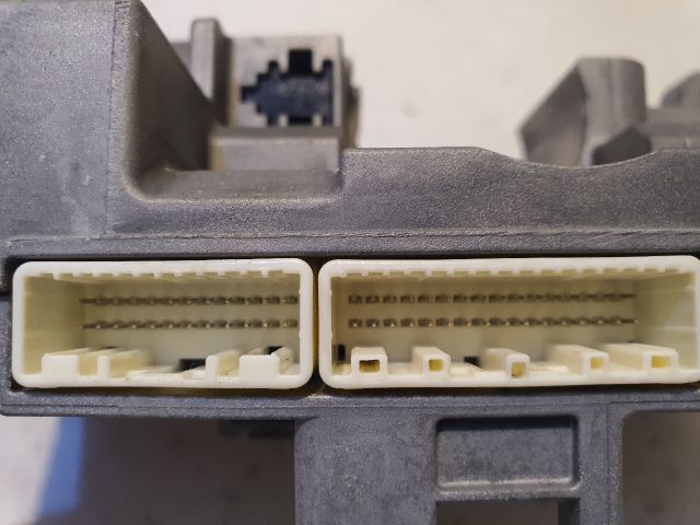 bontott TOYOTA AVENSIS T25 Kormányzár (Elektromos)