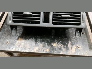 bontott TOYOTA AVENSIS T25 Középső Szellőző