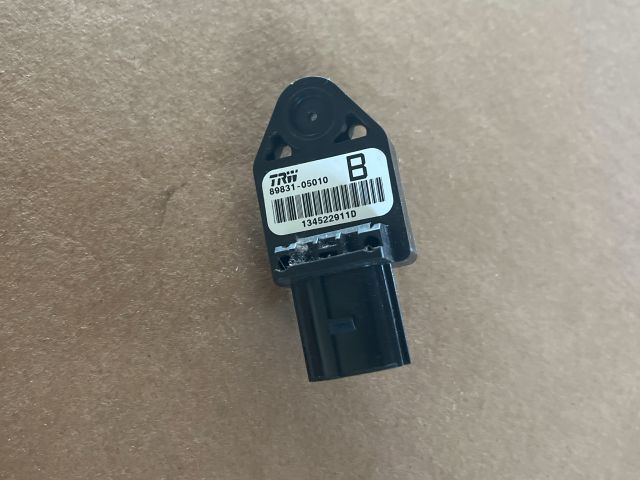 bontott TOYOTA AVENSIS T25 Központi Ütközés Érzékelő