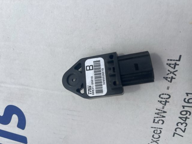 bontott TOYOTA AVENSIS T25 Központi Ütközés Érzékelő