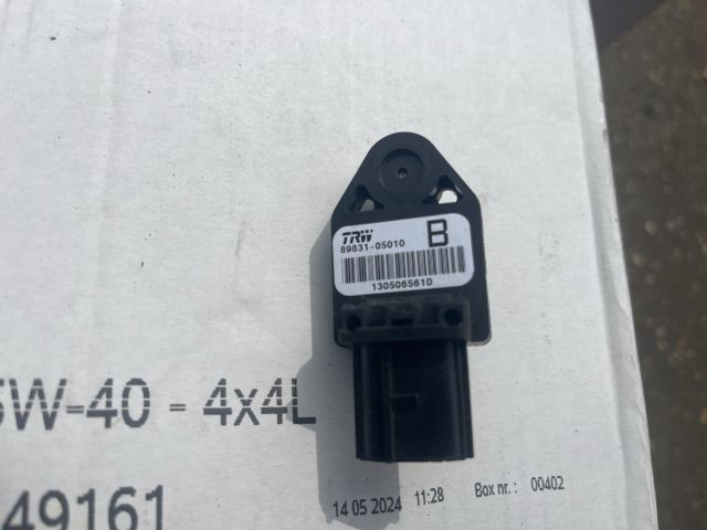 bontott TOYOTA AVENSIS T25 Központi Ütközés Érzékelő