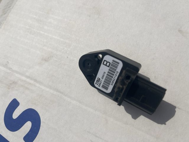 bontott TOYOTA AVENSIS T25 Központi Ütközés Érzékelő