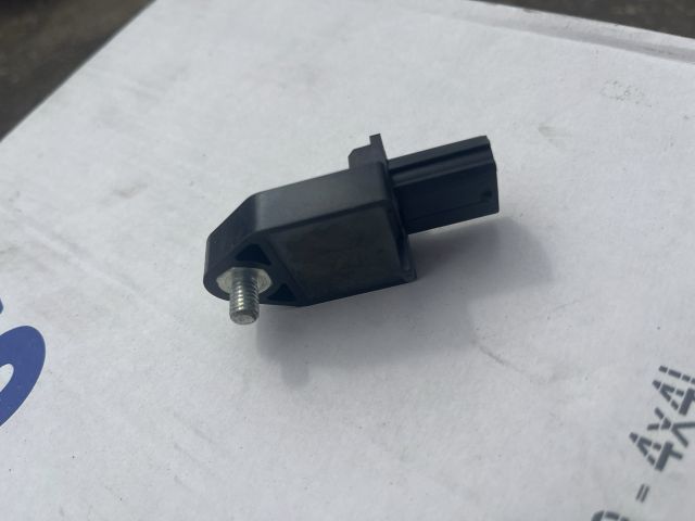 bontott TOYOTA AVENSIS T25 Központi Ütközés Érzékelő