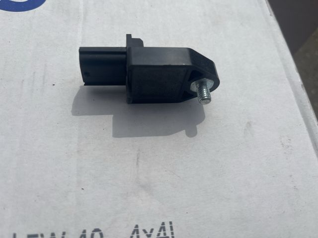 bontott TOYOTA AVENSIS T25 Központi Ütközés Érzékelő