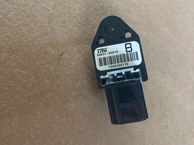 bontott TOYOTA AVENSIS T25 Központi Ütközés Érzékelő