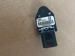 bontott TOYOTA AVENSIS T25 Központi Ütközés Érzékelő