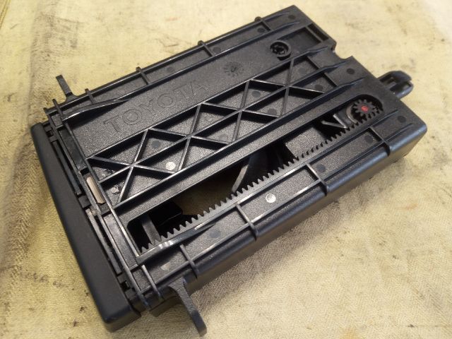 bontott TOYOTA AVENSIS T25 Pohártartó